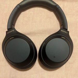 Like New - Sony WH-1000XM4 Black